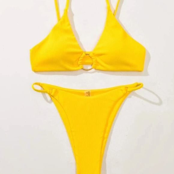 Bikini - Picture 5 of 6